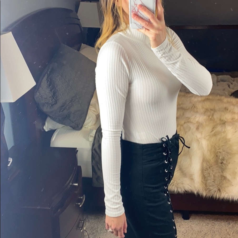 ❌Sold❌ Boohoo white ribbed bodysuit - Picture 3 of 8